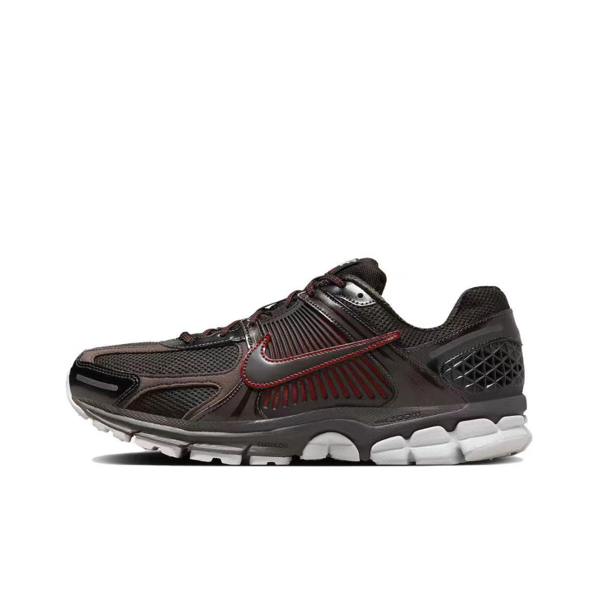 Les baskets Nike Zoom Vomero 5 Velvet Brown Femme combinent élégance et performance.