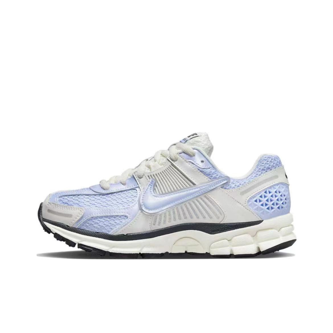 Les baskets Nike Zoom Vomero 5 Lavender Femme sont une fusion parfaite de performance avancée et de design élégant