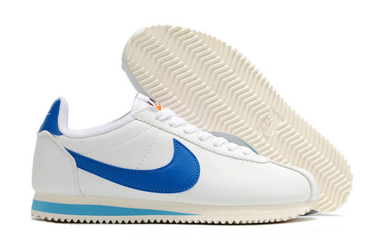 Résultats de l'évolution emblématique de la ligne Nike, les baskets Nike Cortez Femme sont un témoignage de l'engagement de Nike à combiner style et innovation.