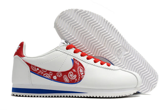 Résultats de l'évolution emblématique de la ligne Nike, les baskets Nike Cortez Femme sont un témoignage de l'engagement de Nike à combiner style et innovation.