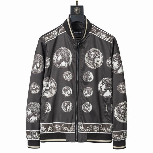 Profitez du mélange parfait de style et de fonctionnalité avec les vestes Dolce Gabbana, conçus pour ceux qui recherchent l'excellence en termes de confort et de performance.