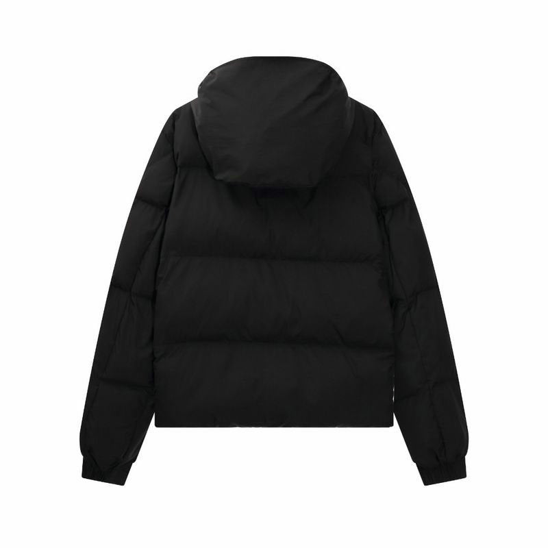 Les doudounes Moncler allient élégance et performance pour offrir une protection optimale contre le froid. Leur design sophistiqué et pas cher. Le moins cher.