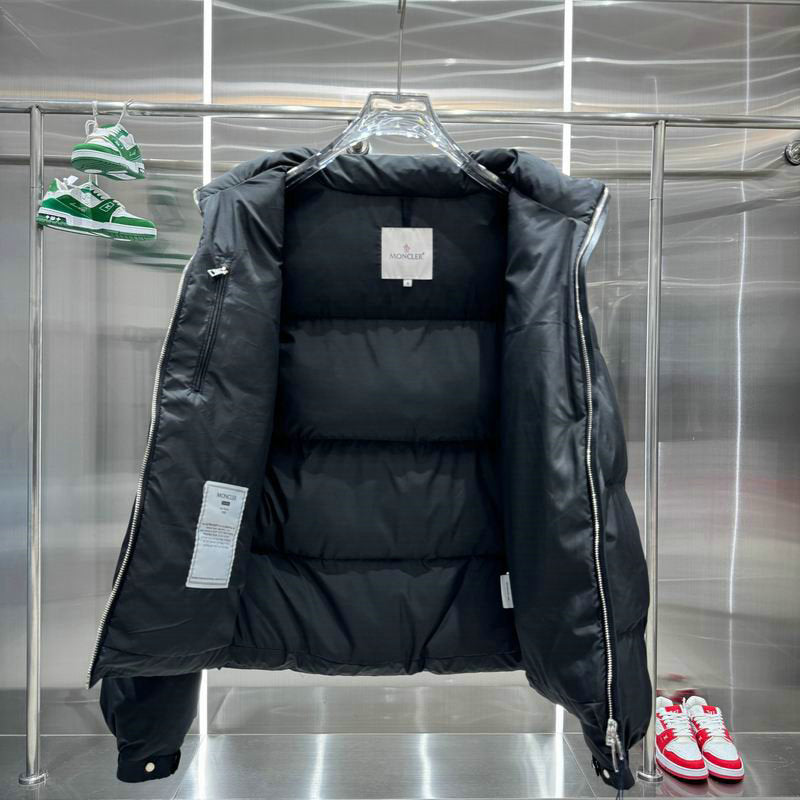 Les doudounes Moncler homme allient élégance et performance pour offrir une protection froid. Leur design sophistiqué et pas cher. Le moins cher.