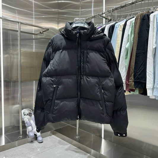 Les doudounes Moncler homme allient élégance et performance pour offrir une protection froid. Leur design sophistiqué et pas cher. Le moins cher.