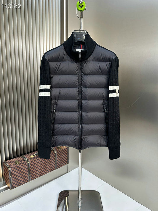 Les doudounes Moncler homme allient élégance et performance pour offrir une protection froid. Leur design sophistiqué et pas cher. Le moins cher.