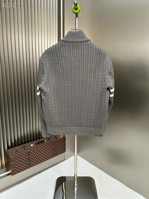 Les doudounes Moncler homme allient élégance et performance pour offrir une protection froid. Leur design sophistiqué et pas cher. Le moins cher.