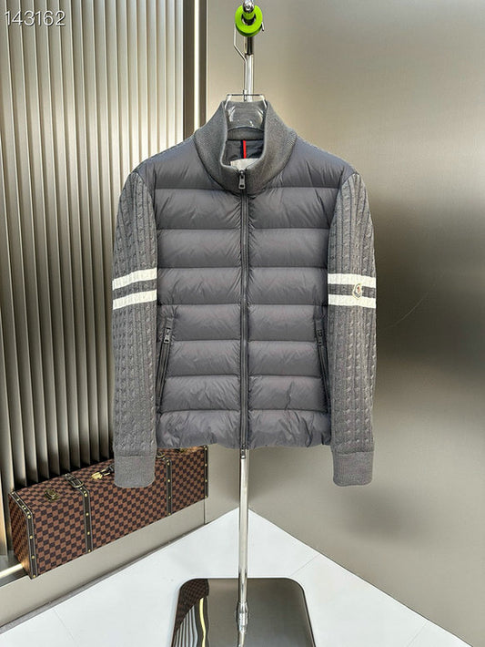 Les doudounes Moncler homme allient élégance et performance pour offrir une protection froid. Leur design sophistiqué et pas cher. Le moins cher.