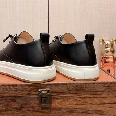 Les baskets sneakers Prada incarnent un style emblématique et un luxe italien.

 leur design élégant.pas cher,le moins cher.