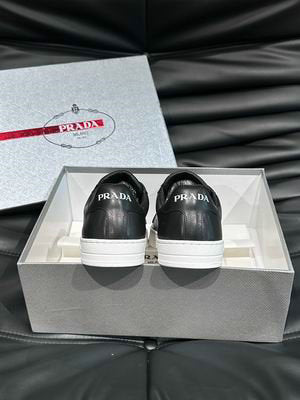 Les baskets sneakers Prada incarnent un style emblématique et un luxe italien.

 leur design élégant.pas cher,le moins cher.