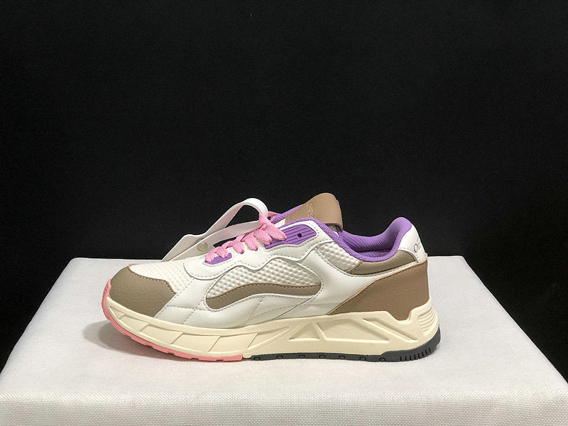 Découvrez les baskets Off-white, fusion parfaite de la mode haut de gamme et du streetwear. Osez un style audacieux avec ces pièces uniques !