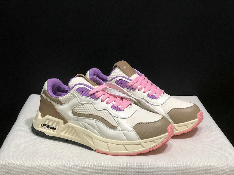 Découvrez les baskets Off-white, fusion parfaite de la mode haut de gamme et du streetwear. Osez un style audacieux avec ces pièces uniques !