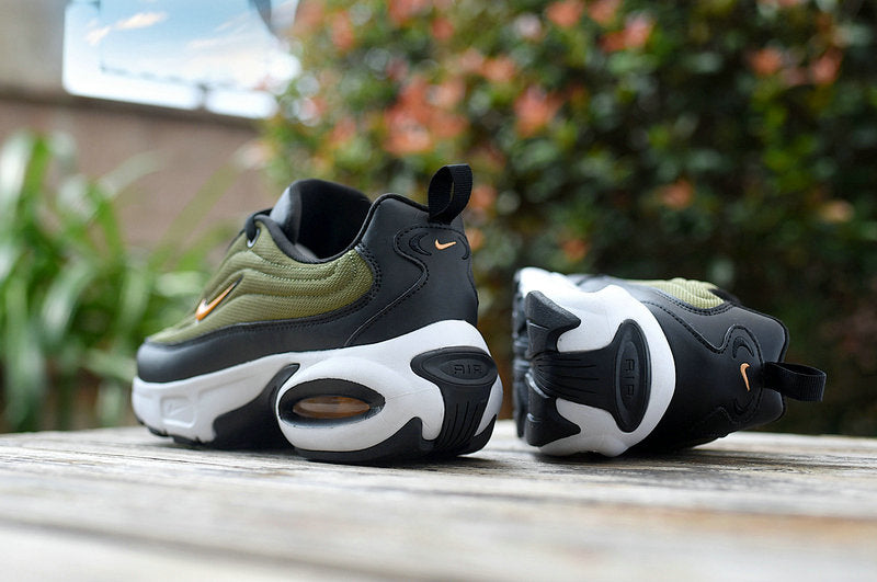 Les baskets Nike Air Max Portal incarnent un style moderne  exceptionnelle. Avec leur design futuriste et épuré.pas cher. 