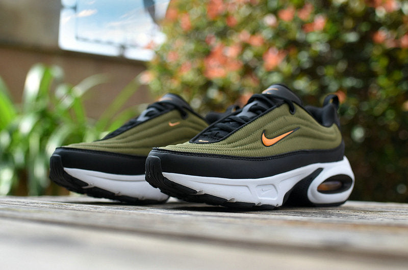 Les baskets Nike Air Max Portal incarnent un style moderne  exceptionnelle. Avec leur design futuriste et épuré.pas cher. 