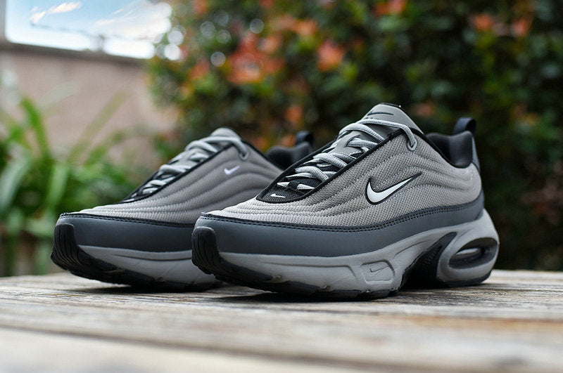 Les baskets Nike Air Max Portal incarnent un style moderne  exceptionnelle. Avec leur design futuriste et épuré.pas cher. 