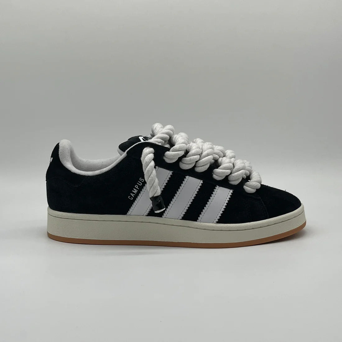 Les baskets Adidas Campus allient un style intemporel à un confort supérieur.
 design classique, pas cher. Le moins cher.