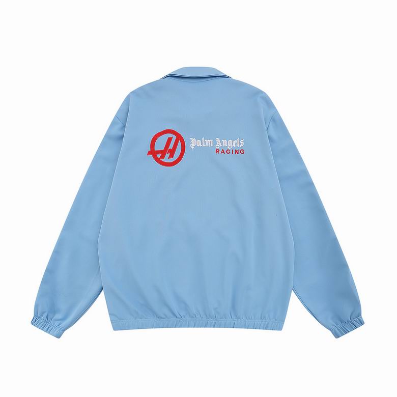 Les ensembles survêtement Palm Angels allient performance et style avec une touche urbaine unique. 