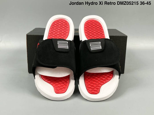 Les sandales claquettes Jordan sont un incontournable pour ceux qui recherchent un mélange parfait entre confort et style décontracté.