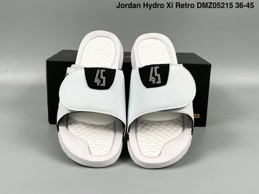 Les sandales claquettes Jordan sont un incontournable pour ceux qui recherchent un mélange parfait entre confort et style décontracté.