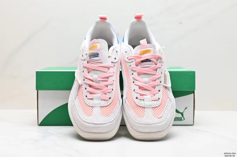 Les baskets Puma allient style et performance de manière exceptionnelle.Leur design innovant et leurs technologies avancées en font un choix idéal pour les sportifs et les amateurs de mode.