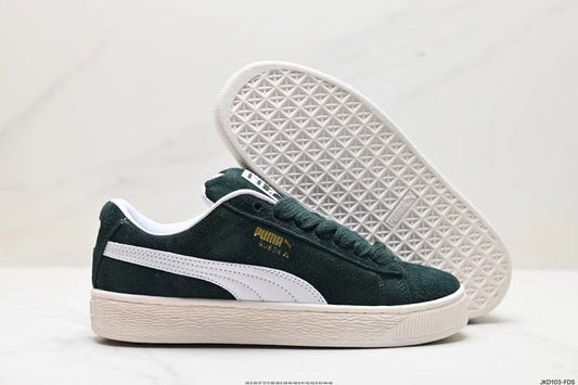 Les baskets Puma Femme se distinguent par leur style audacieux et moderne, alliant des éléments sportifs et urbains. Inspirées des tendances actuelles