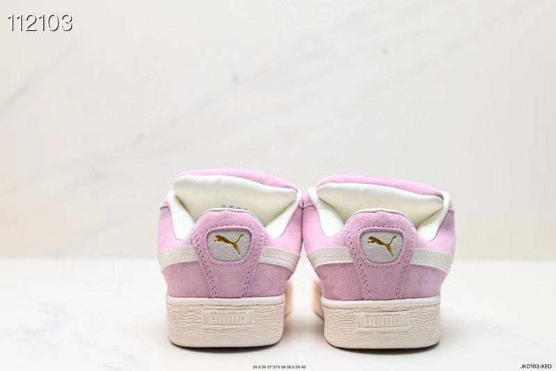 Les baskets Puma Femme se distinguent par leur style audacieux et moderne, alliant des éléments sportifs et urbains. Inspirées des tendances actuelles 