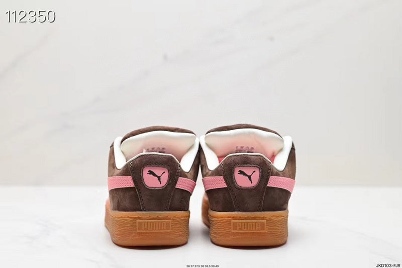 Les baskets Puma Femme se distinguent par leur style audacieux et moderne, alliant des éléments sportifs et urbains. Inspirées des tendances actuelles 
