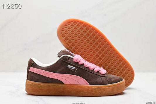 Les baskets Puma Femme se distinguent par leur style audacieux et moderne, alliant des éléments sportifs et urbains. Inspirées des tendances actuelles 