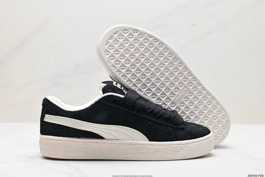 Les baskets Puma Femme se distinguent par leur style audacieux et moderne, alliant des éléments sportifs et urbains. Inspirées des tendances actuelles 