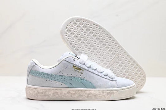 Les baskets Puma Femme se distinguent par leur style audacieux et moderne, alliant des éléments sportifs et urbains. Inspirées des tendances actuelles