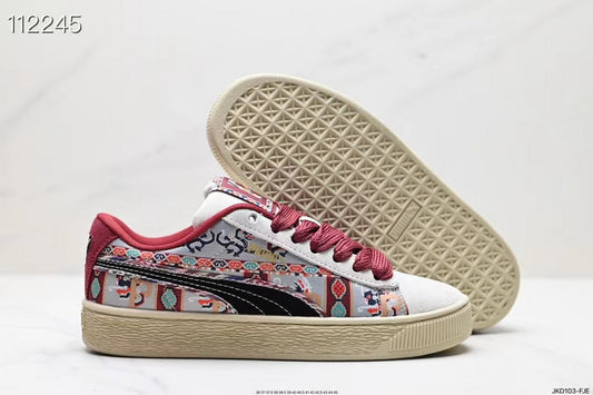 Les baskets Puma Femme se distinguent par leur style audacieux et moderne, alliant des éléments sportifs et urbains. Inspirées des tendances actuelles 
