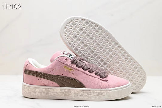 Les baskets Puma Femme se distinguent par leur style audacieux et moderne, alliant des éléments sportifs et urbains. Inspirées des tendances actuelles 