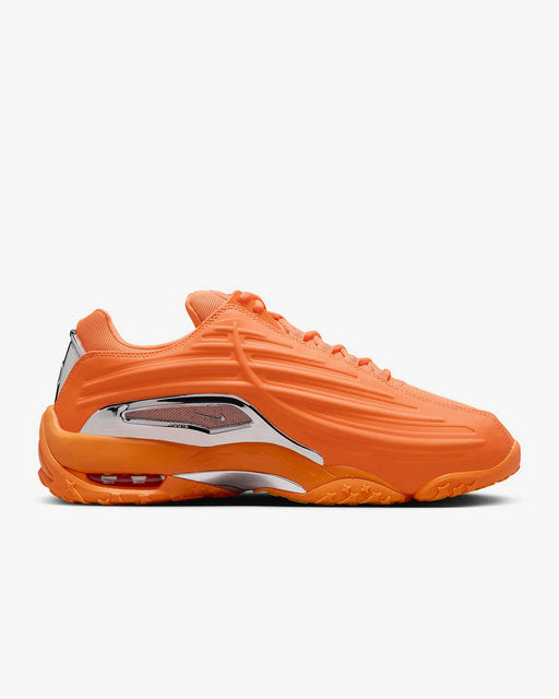 Les baskets Nike X Nocta Hot Step 2 incarnent l'alliance parfaite entre un style audacieux  haut de gamme collaboration Nocta.pas cher 