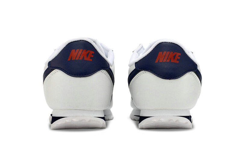 Résultats de l'évolution emblématique de la ligne Nike, les baskets Nike Cortez Femme sont un témoignage de l'engagement de Nike à combiner style et innovation.
