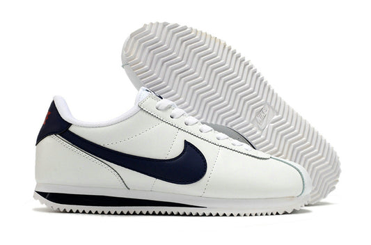 Résultats de l'évolution emblématique de la ligne Nike, les baskets Nike Cortez Femme sont un témoignage de l'engagement de Nike à combiner style et innovation.