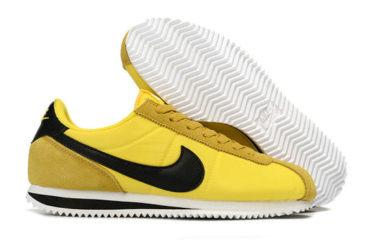 Résultats de l'évolution emblématique de la ligne Nike, les baskets Nike Cortez Femme sont un témoignage de l'engagement de Nike à combiner style et innovation.