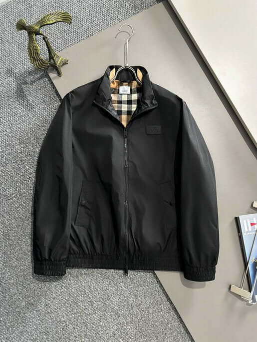 Les vestes Burberry incarnent l'élégance et la qualité, offrant une expérience exceptionnelle. Leur design raffiné et leurs matériaux de haute qualité.pas cher. Le moins cher.