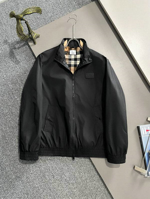 Les vestes Burberry incarnent l'élégance et la qualité, offrant une expérience exceptionnelle. Leur design raffiné et leurs matériaux de haute qualité.pas cher. Le moins cher.