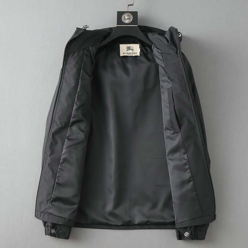 Les vestes Burberry incarnent l'élégance et la qualité, offrant une expérience exceptionnelle. Leur design raffiné et leurs matériaux de haute qualité.pas cher. Le moins cher.
