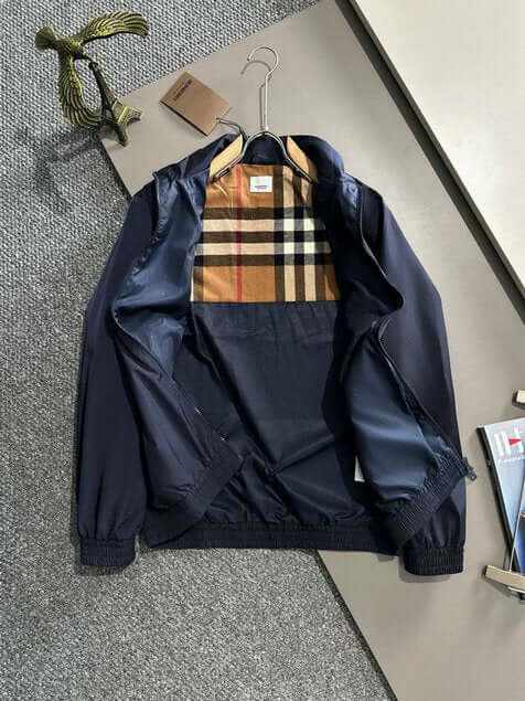 Les vestes Burberry incarnent l'élégance et la qualité, offrant une expérience exceptionnelle. Leur design raffiné et leurs matériaux de haute qualité.pas cher. Le moins cher.