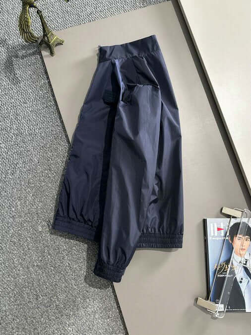 Les vestes Burberry incarnent l'élégance et la qualité, offrant une expérience exceptionnelle. Leur design raffiné et leurs matériaux de haute qualité.pas cher. Le moins cher.