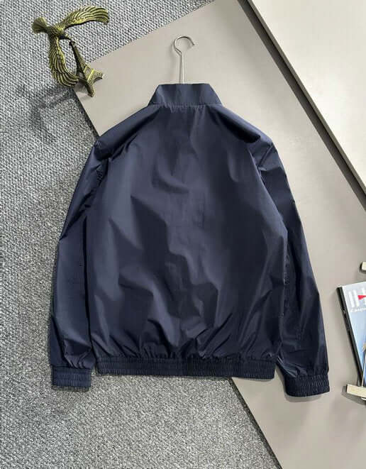 Les vestes Burberry incarnent l'élégance et la qualité, offrant une expérience exceptionnelle. Leur design raffiné et leurs matériaux de haute qualité.pas cher. Le moins cher.