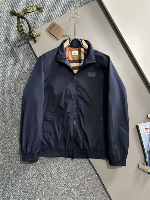 Les vestes Burberry incarnent l'élégance et la qualité, offrant une expérience exceptionnelle. Leur design raffiné et leurs matériaux de haute qualité.pas cher. Le moins cher.