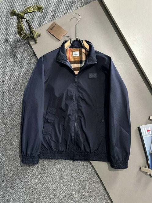 Les vestes Burberry incarnent l'élégance et la qualité, offrant une expérience exceptionnelle. Leur design raffiné et leurs matériaux de haute qualité.pas cher. Le moins cher.