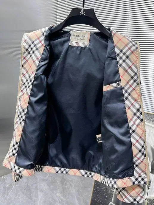 Les vestes Burberry incarnent l'élégance et la qualité, offrant une expérience exceptionnelle. Leur design raffiné et leurs matériaux de haute qualité.pas cher. Le moins cher.