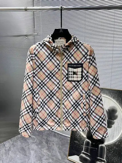 Les vestes Burberry incarnent l'élégance et la qualité, offrant une expérience exceptionnelle. Leur design raffiné et leurs matériaux de haute qualité.pas cher. Le moins cher.