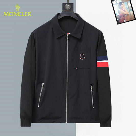 Les vestes Moncler allient élégance et modernité. Leur design sophistiqué et leurs matériaux haut de gamme en font un choix incontournable.pas cher.le moins cher.