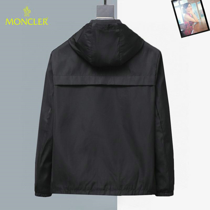 Les vestes Moncler allient élégance et modernité. Leur design sophistiqué et leurs matériaux haut de gamme en font un choix incontournable.pas cher.le moins cher.