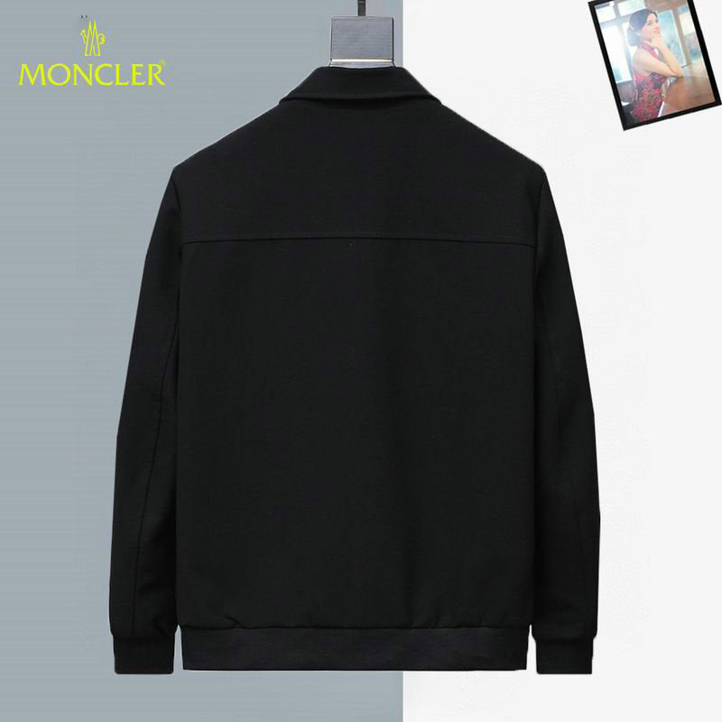 Les vestes Moncler allient élégance et modernité. Leur design sophistiqué et leurs matériaux haut de gamme en font un choix incontournable.pas cher.le moins cher.