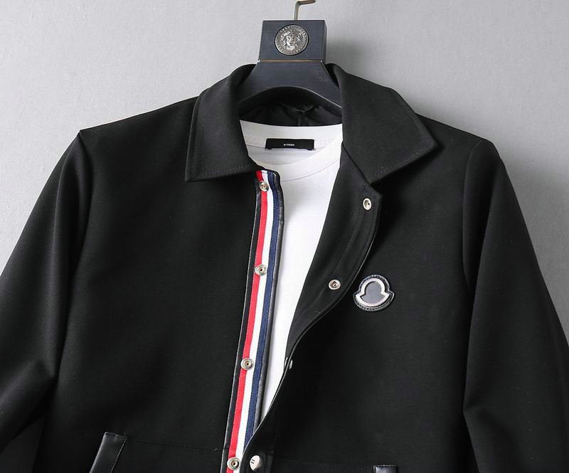 Les vestes Moncler allient élégance et modernité. Leur design sophistiqué et leurs matériaux haut de gamme en font un choix incontournable.pas cher.le moins cher.