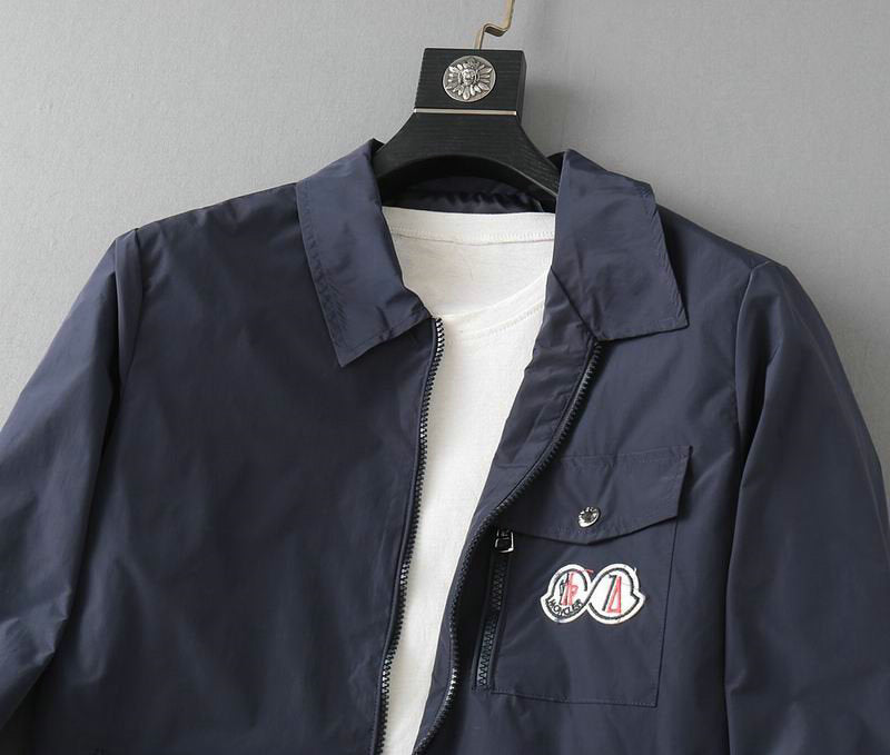 Les vestes Moncler allient élégance et modernité. Leur design sophistiqué et leurs matériaux haut de gamme en font un choix incontournable.pas cher.le moins cher.